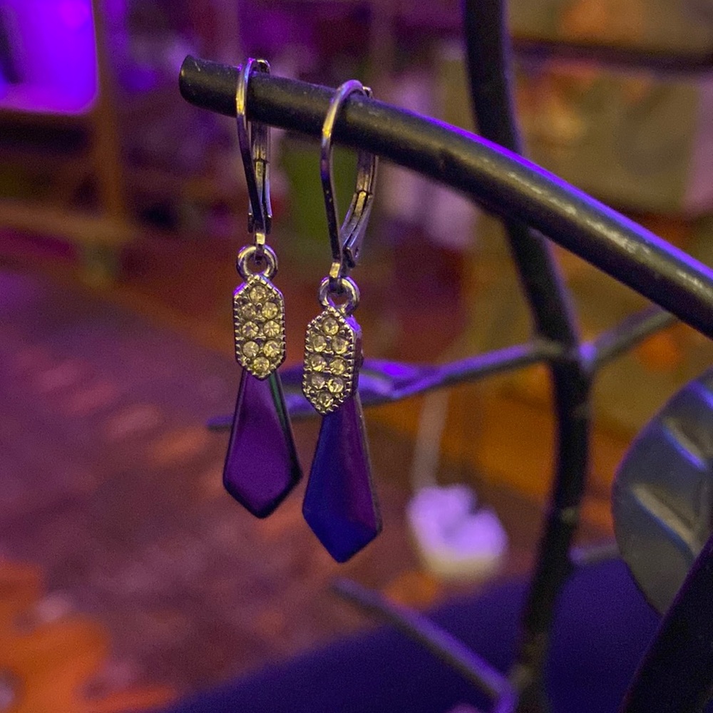 Dangle earrings with metallic stone and mini-rhinestone